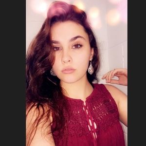 Meet your Posher, Alexis